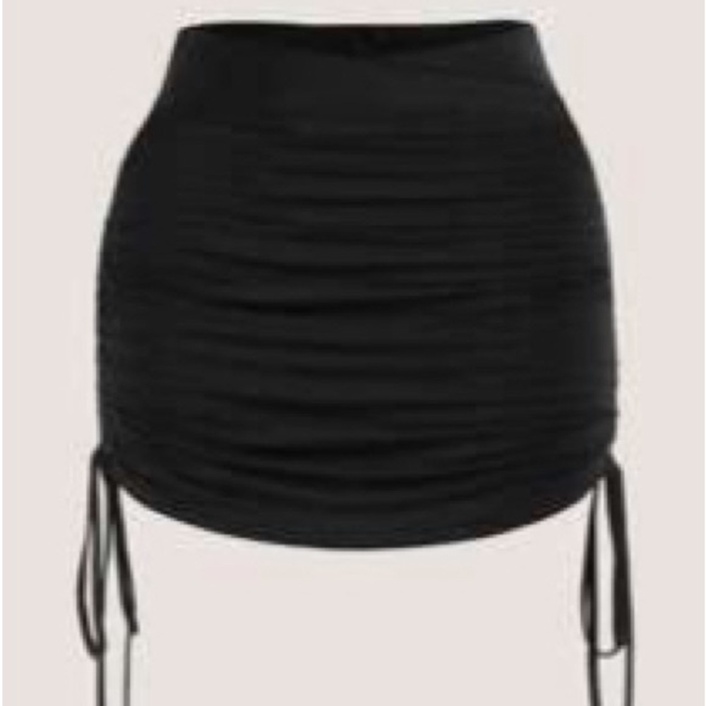 Black Drawstring
Side Ruched Bodycon Skirt